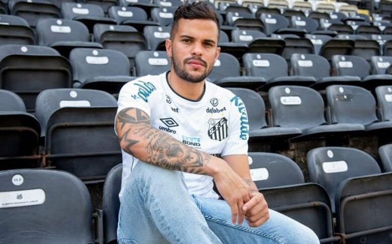 Santos oficializa lateral-direito Auro até dezembro: ‘Sou mais um Menino da Vila’