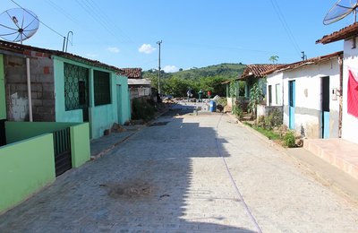 Povoado Santa Fé tem nova rua pavimentada, em União dos Palmares     