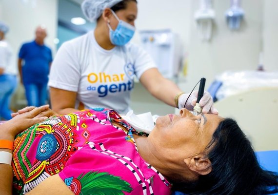 Mais de 10 mil cirurgias de catarata devem beneficiar moradores de 28 cidades com o programa Olhar da Gente