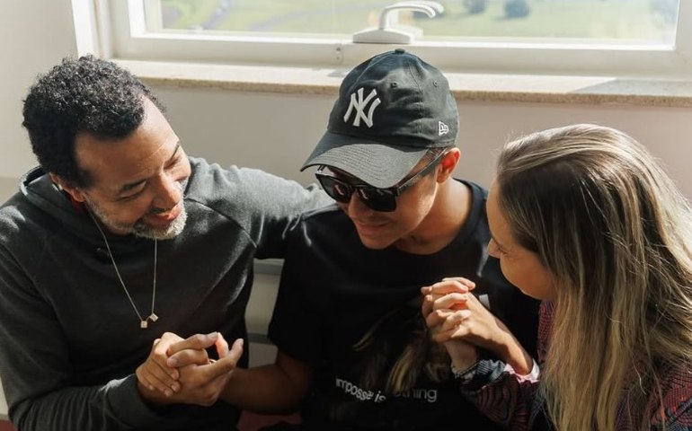 Pedro Severino teve crânio reconstruído por impressora 3D e já bate bola em fisioterapia