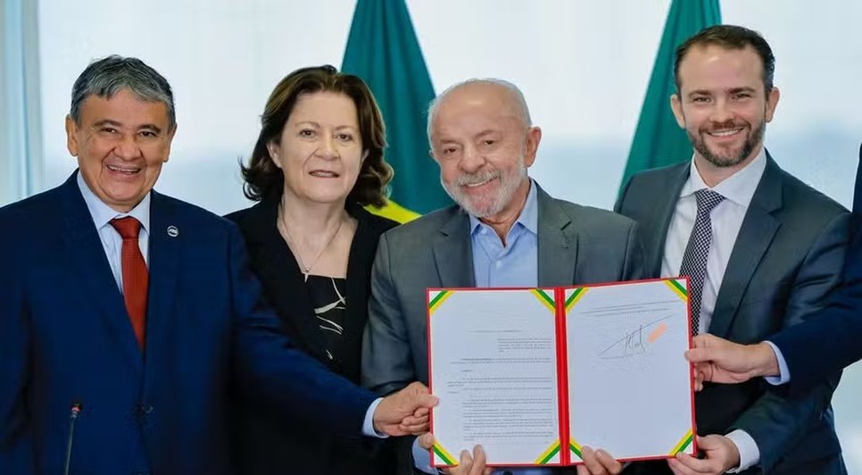 Lula e equipe. / Foto: Ricardo Stuckert. 