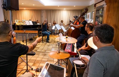 Ensaios de “Mulheres em Cena – Entre Flores e Delicadezas” revelam a força e o talento das artistas alagoanas