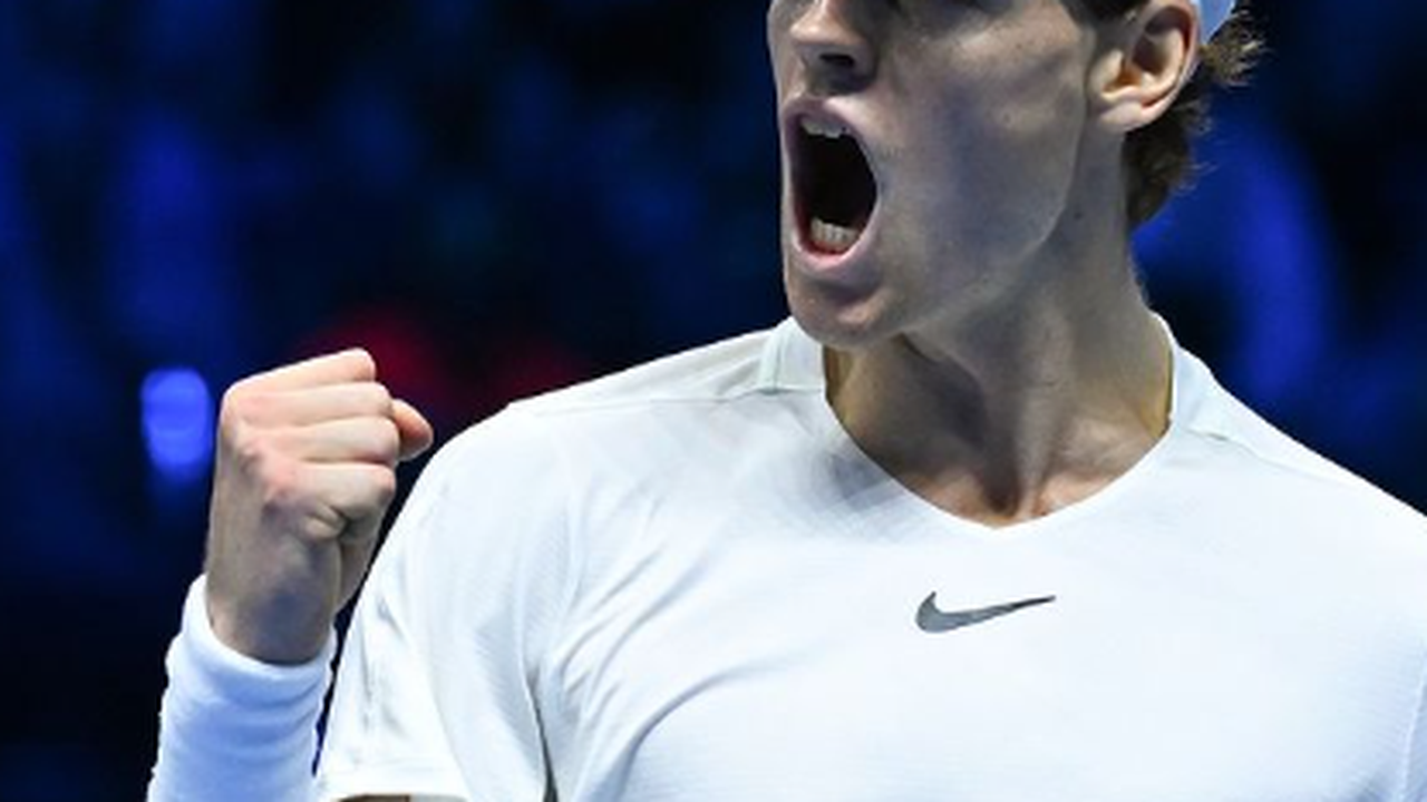 Sinner vence 'revanche' contra Djokovic em dose dupla, Itália bate Sérvia e decide a Copa Davis