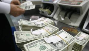 dolar-dolares-moeda-americana-02032022182437696.jpeg / Foto: LEE JAE-WON/REUTER
