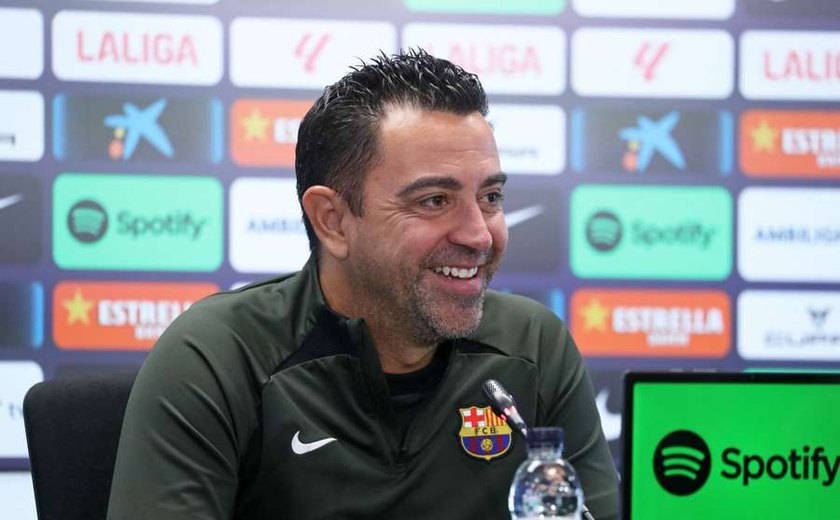 Xavi fala sobre futuro de Vitor Roque no Barcelona: 'Decidiremos ao final da temporada'