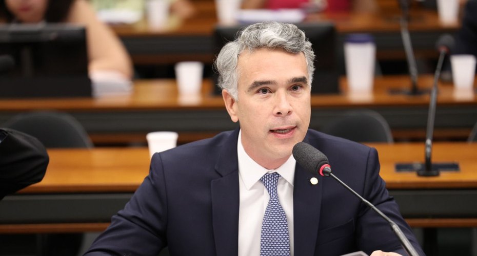 “Quem tem que definir o que fazer nos seus dias de descanso é o trabalhador, e não um político”, declarou Rafael Brito ao defender o fim da escala 6x1