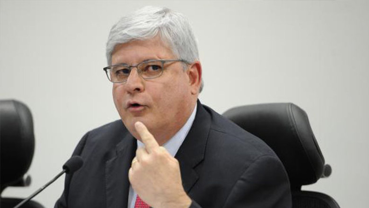 Dilma formaliza recondução de Janot ao cargo de procurador-geral