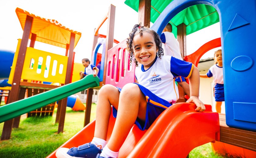 Maceió celebra o Dia Mundial da Educação com grandes avanços na gestão JHC