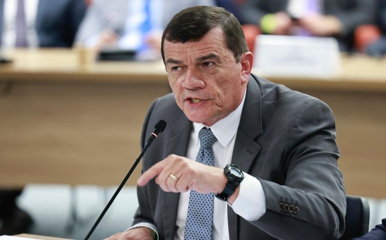 Fux vota pela absolvição de ex-ministro da Defesa de Bolsonaro