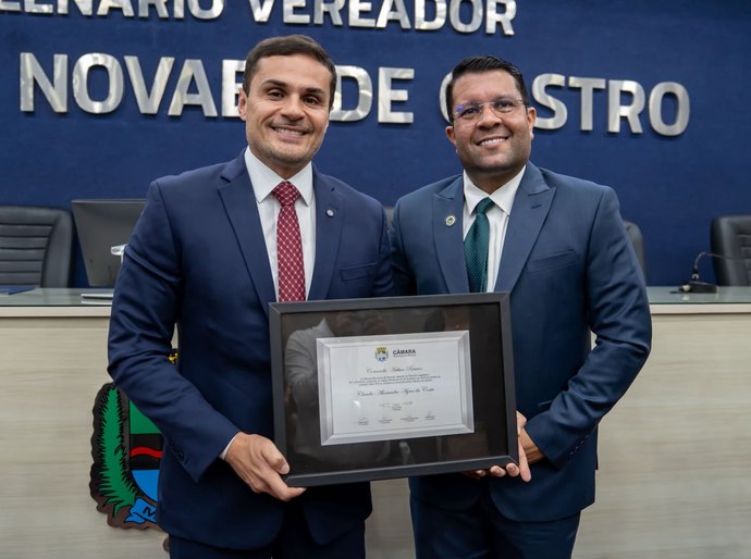 Alexandre Ayres recebe Comenda Arthur Ramos em reconhecimento à sua trajetória na saúde pública de Alagoas