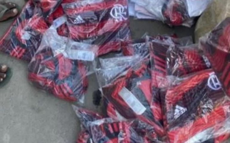 Caminhão com camisas oficiais do Flamengo é roubado no Rio de Janeiro