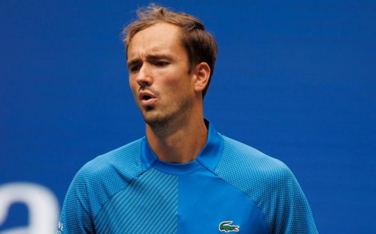 Medvedev supera Rublev, avança à semifinal e reclama do calor no US Open