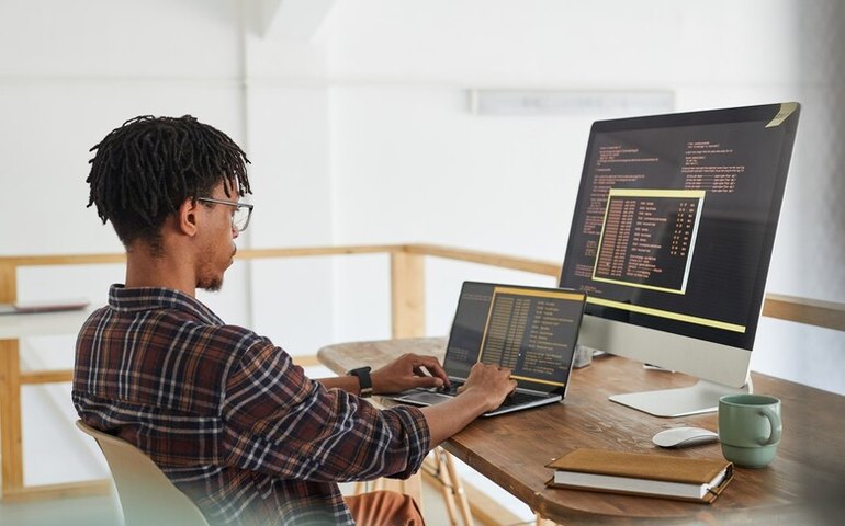 Plataforma abre inscrições para curso gratuito para jovens de baixa renda