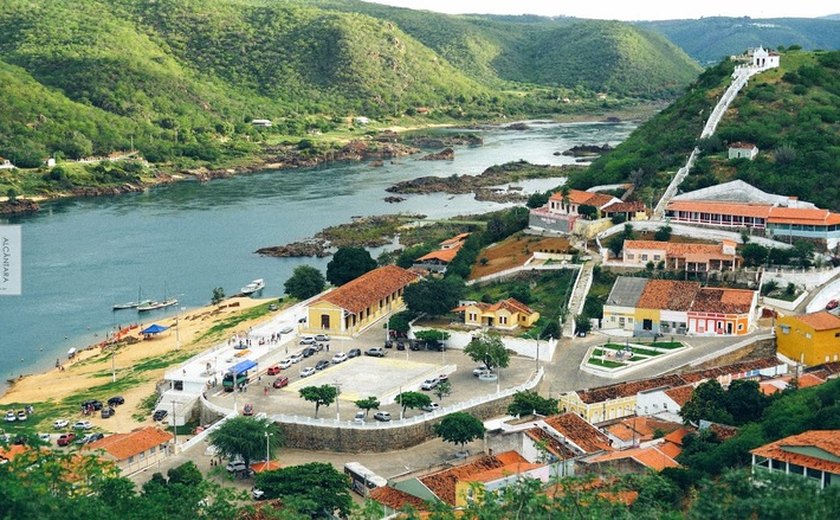 Prefeitura de Piranhas entrega novo uniforme para a Banda Municipal