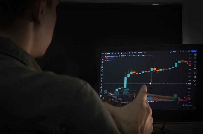 Guerra no Oriente Médio e eleições no Brasil influenciam decisões de investidores
