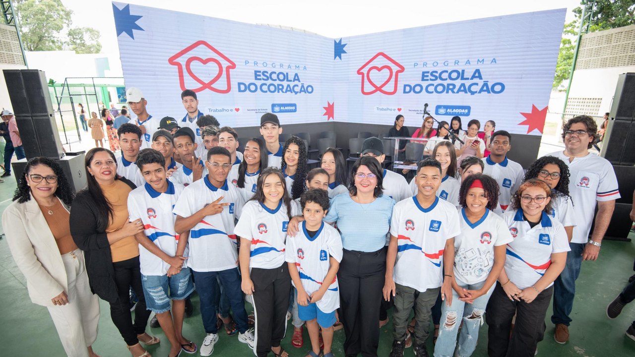 Governador assina ordem de serviço para construção de uma nova escola em Carneiros nesta sexta