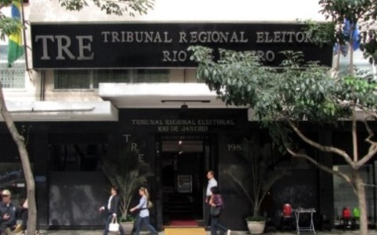 Justiça Eleitoral quer transferir seções eleitorais de áreas controladas pelo crime no Rio