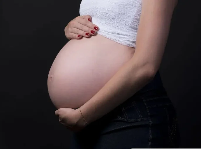 Brasileiras estão tendo menos filhos e adiam maternidade, diz Censo