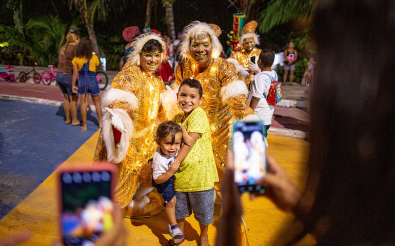 Apresentações do Natal de todos Nós encanta moradores do Vergel do Lago