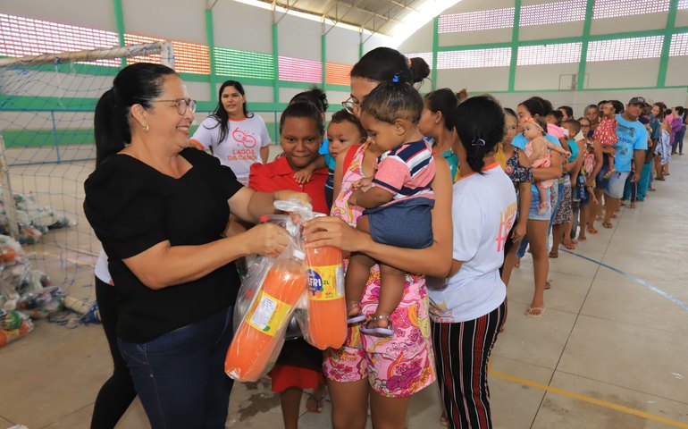 Prefeitura de Lagoa da Canoa distribui kits alimentícios e proporciona mesa mais farta na Semana Santa