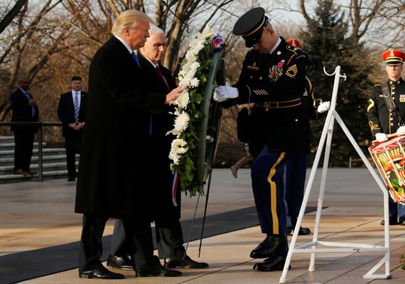 Trump inicia atos de posse com homenagem ao soldado desconhecido