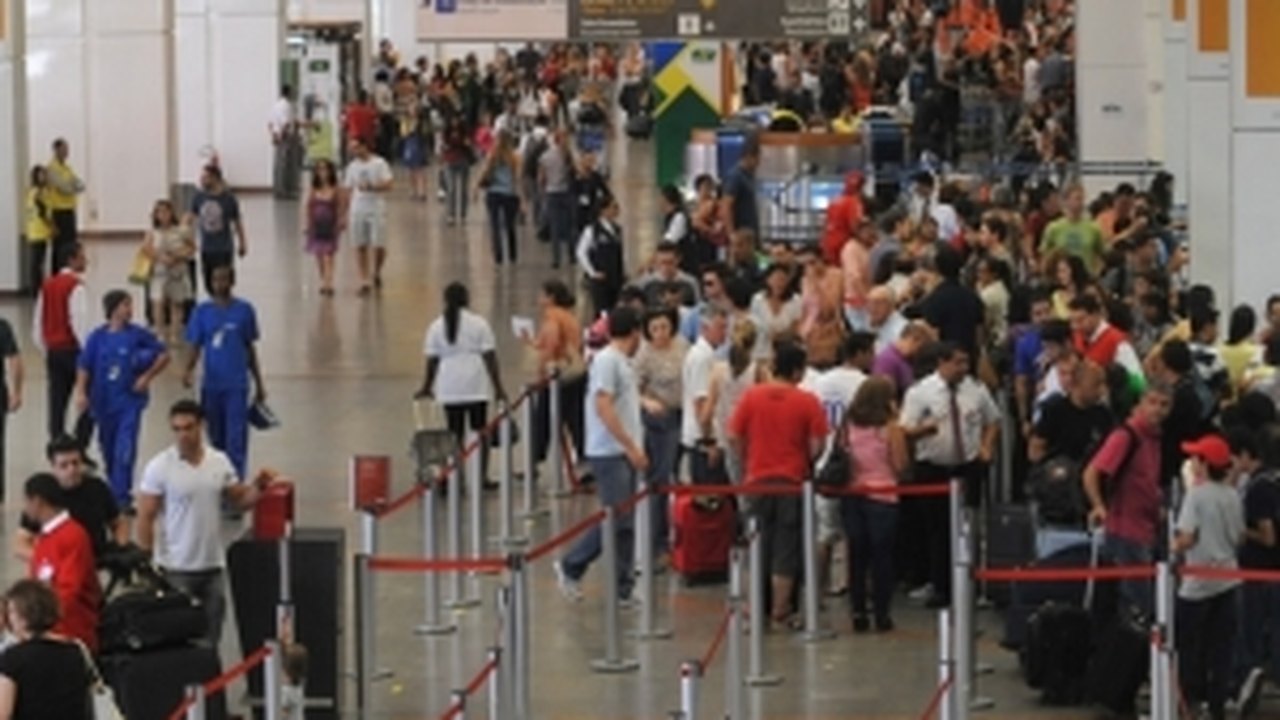 Aeronautas aceitam proposta das empresas e decidem não entrar em greve