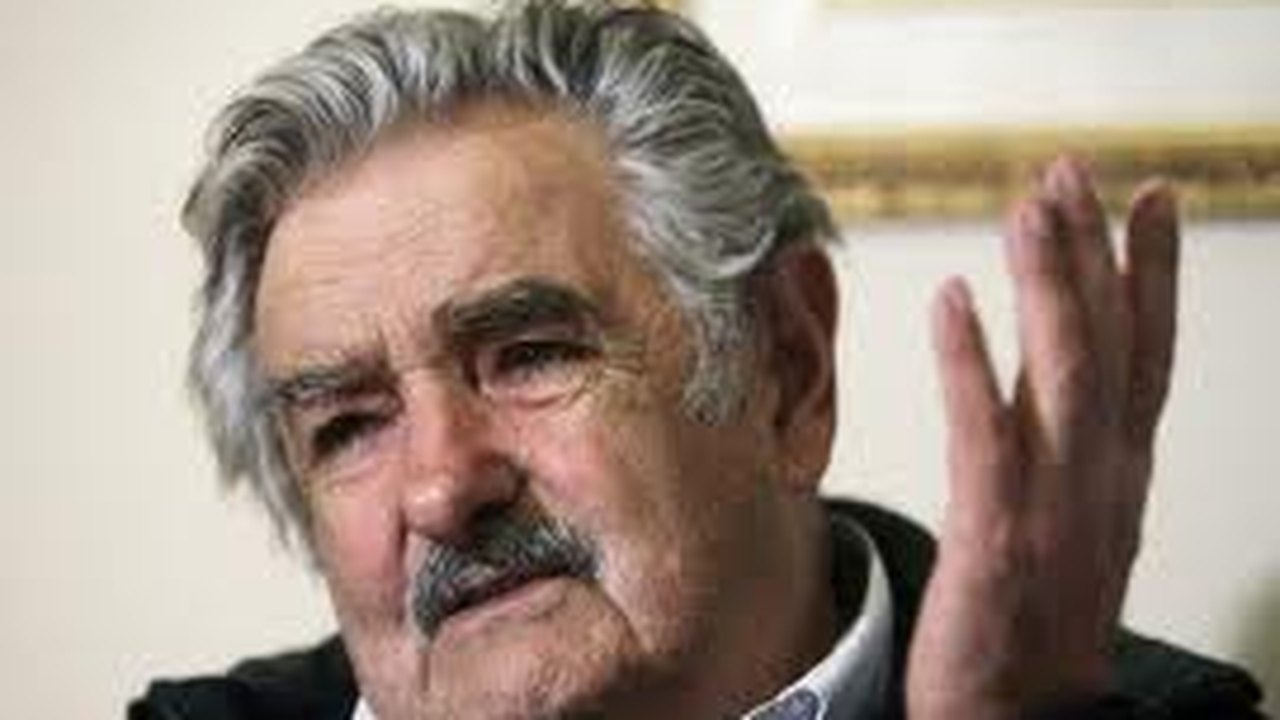 Mujica promulga lei que legaliza a maconha no Uruguai