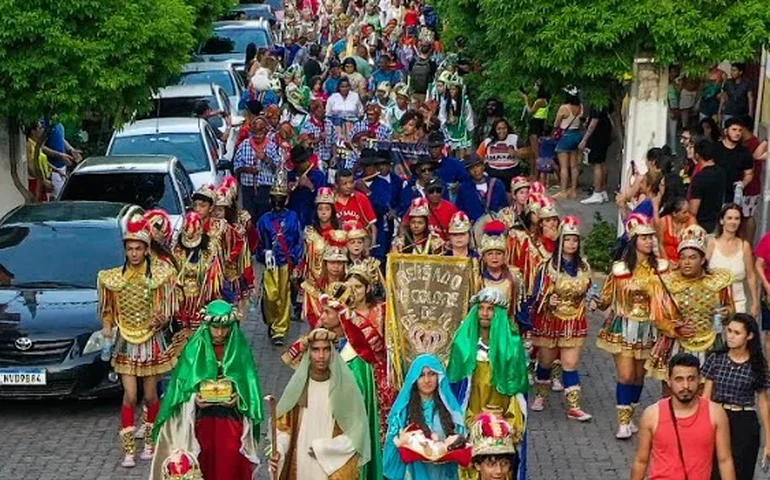 Natal Popular do Cariri retorna em 2026 com Cortejo Cultural reunindo 30 grupos do ciclo natalino pelas ruas do Crato