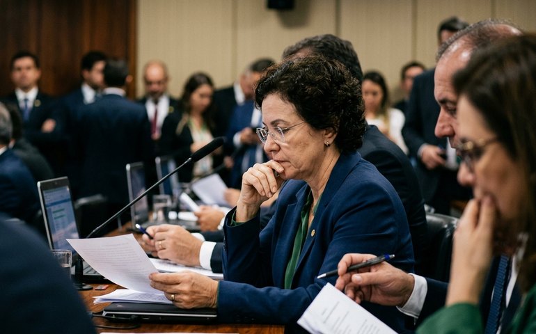 Dívidas não poderão comprometer gastos essenciais, aprova CAS