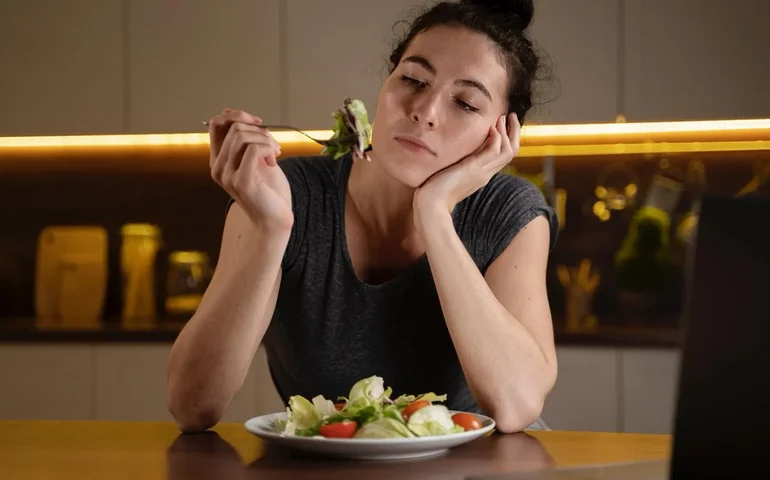Quando comer deixa de ser apenas fome: especialista alerta para avanço silencioso dos transtornos alimentares