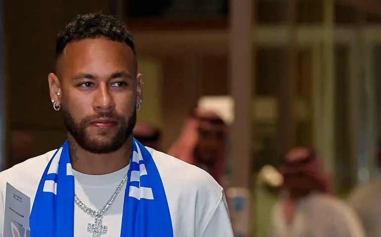 Veja como será a apresentação do Neymar no Al-Hilal neste sábado; relembre estreias do craque no Paris Saint-Germain e no Barcelona