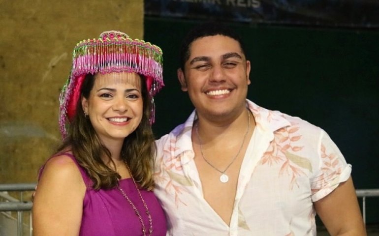 Demitidos da Mangueira, carnavalescos se despedem e curtem indireta sobre rápida saída