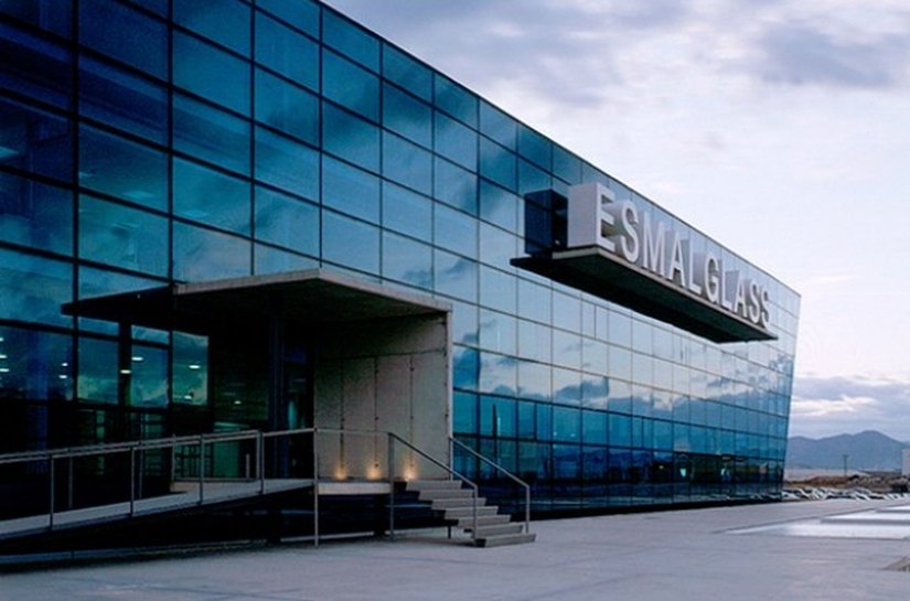 Esmalglass recebe escritura do terreno para implantar unidade fabril