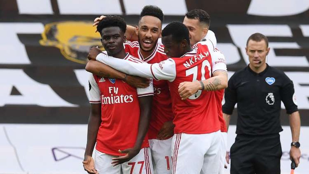 Arsenal empata com Leicester e ajuda Chelsea a assumir o terceiro lugar no Inglês