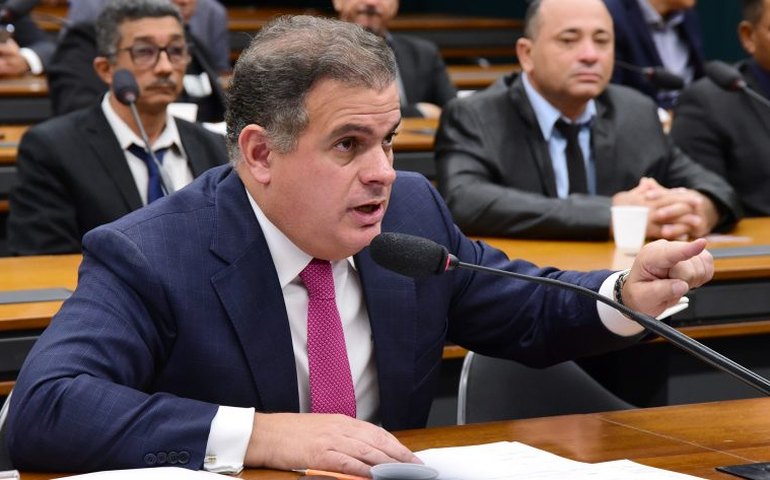 Deputado citado em documento do Banco Master já foi alvo de cinco investigações no STF