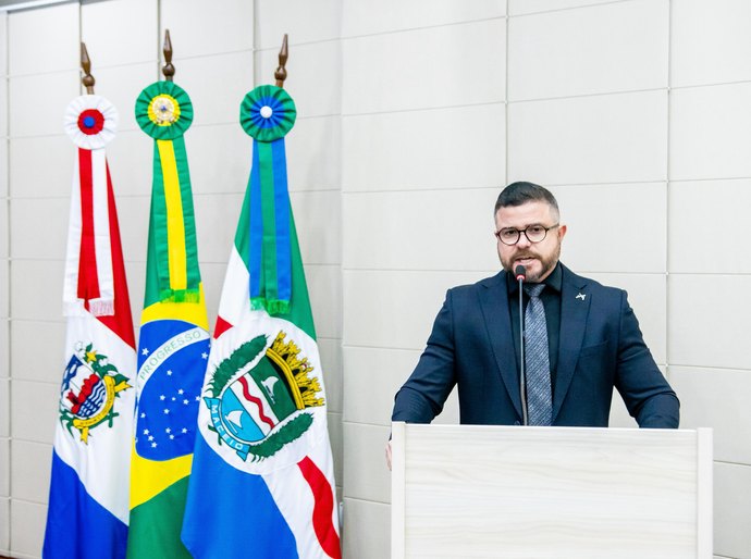 Thiago Prado protocola projeto de lei para remoção de estruturas irregulares em espaços públicos de Maceió