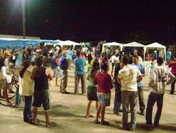 Feira arrecada dinheiro para obra missionária há nove anos