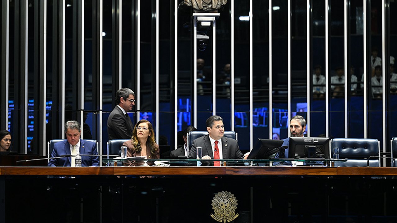 Senado homenageará sindicato e escola de saúde do DF em sessões especiais