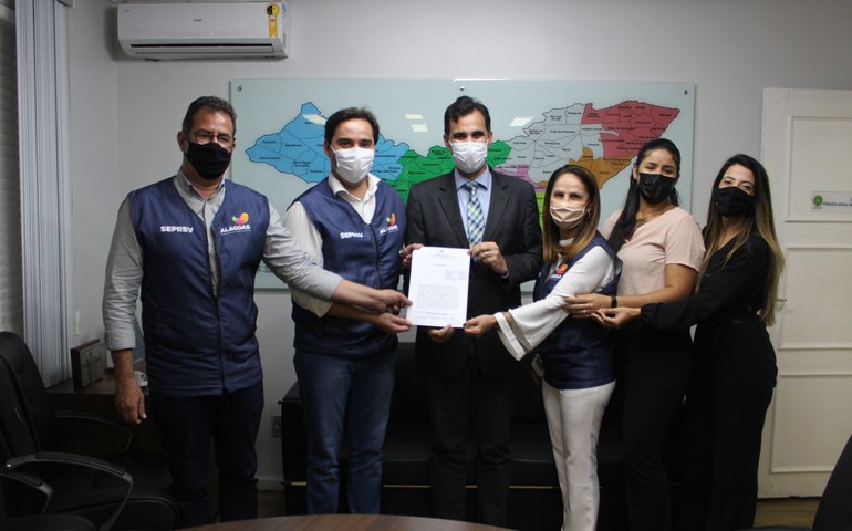 Seprev e Defensoria Pública assinam termo de cooperação para ampliação de serviços em Maceió e Arapiraca