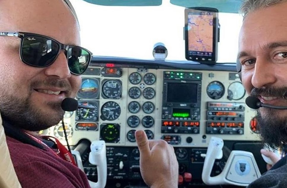 PILOTO E COPILOTO / Foto: Rede social