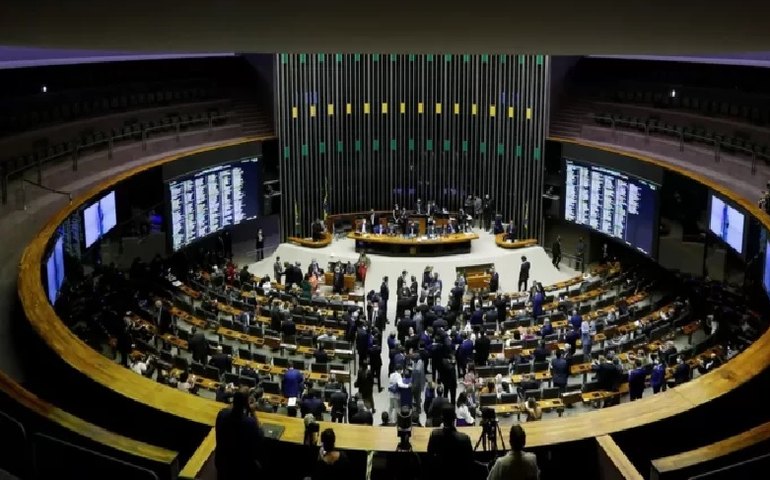 Projeto da Câmara quer acabar com diploma para engenheiro e outras 105 profissões