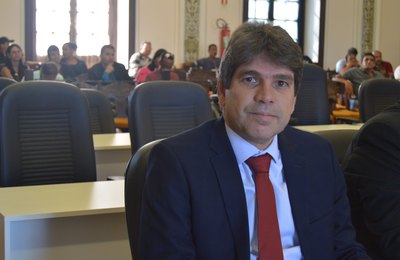 Projeto de lei unifica matrículas de professores, sem perda de direitos 