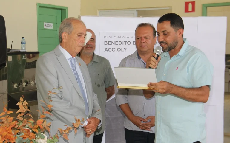 Memória viva: Celyrio Adamastor recebe homenagem em unidade de ensino de Igaci