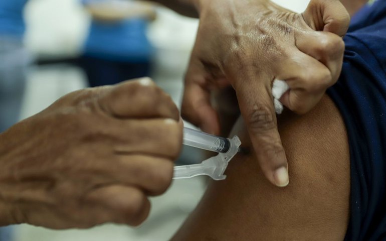 Campanha de vacinação contra a gripe começa neste sábado em SP