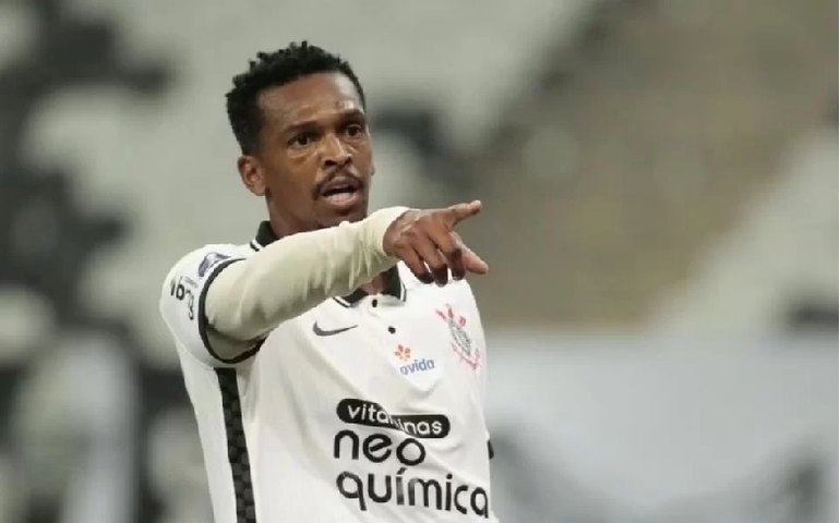 Jô, ex-Corinthians, se aposenta após experiência frustrante na Arábia Saudita