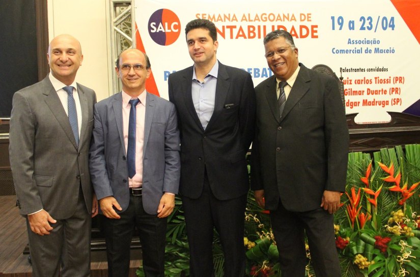 Rui Palmeira prestigia Semana Alagoana de Contabilistas