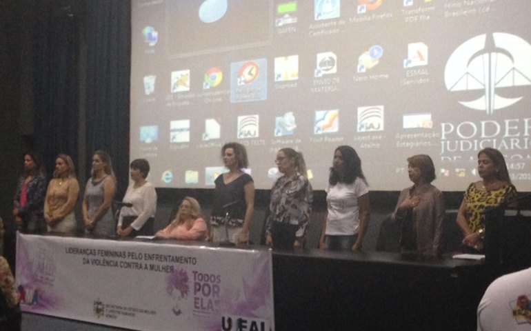 Defensora pública alagona ministra palestra sobre Lei Maria da Penha