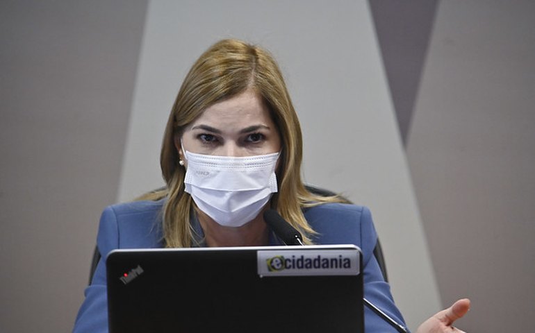 Mayra diz se lembrar de só uma visita de Bolsonaro à pasta para discutir ações