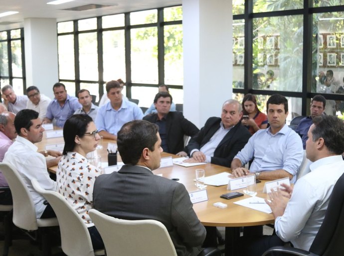 Presidente da AMA articula com prefeitos, governador e MP para agilizar fechamento dos lixões