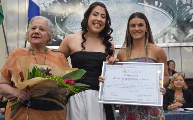 De forma póstuma, estilista Vera Arruda recebe a Comenda Tavares Bastos